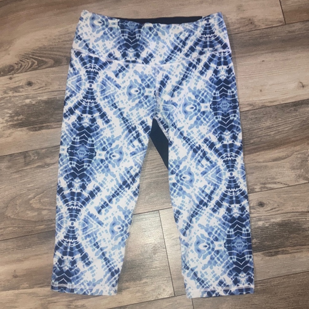 Victoria’s Secret Sport Knockout Crop Leggings Blue White & Black Size M - Picture 1 of 3